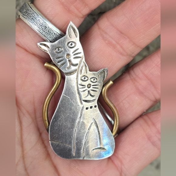 Vintage TAXCO mom cat and kitten pair solid 925 sterling silver and brass brooch - Picture 4 of 17